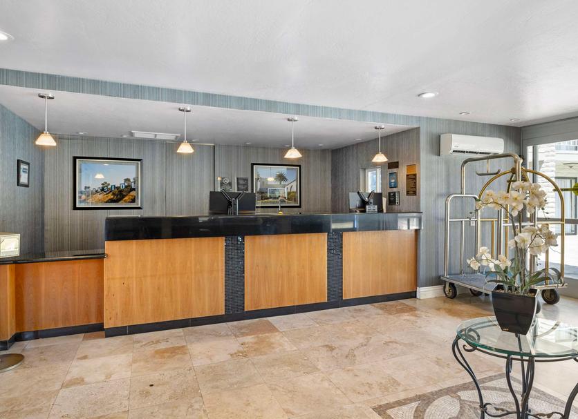 Front desk Photo
