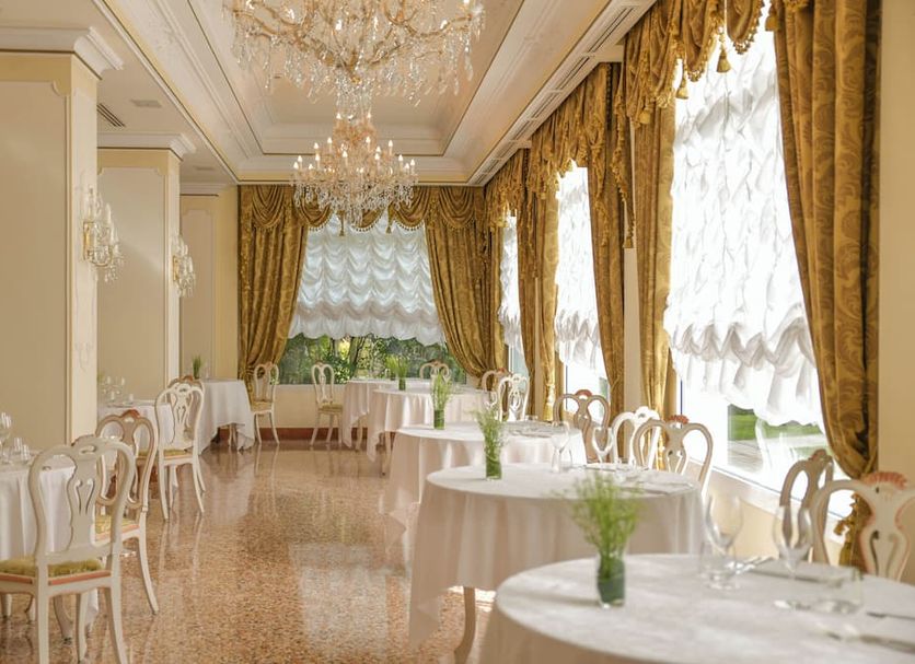 Banquet hall Photo