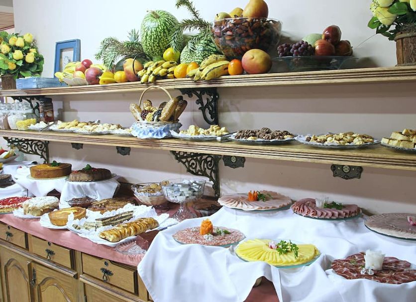 Buffet Photo