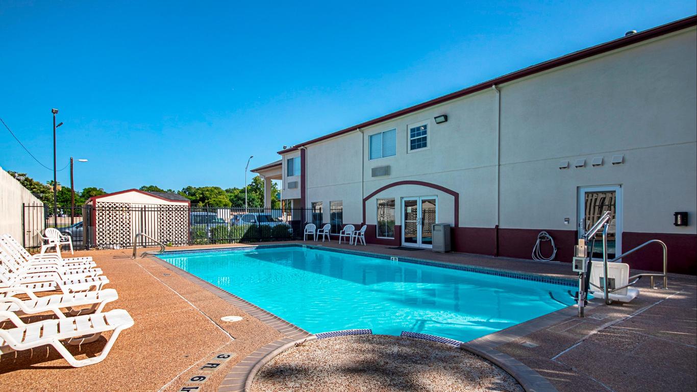 Red Roof Inn San Marcos