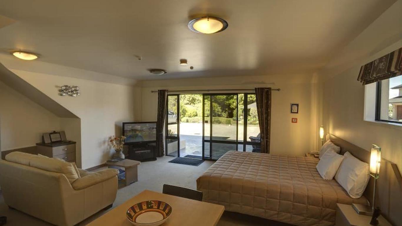 Avalon Manor Motel