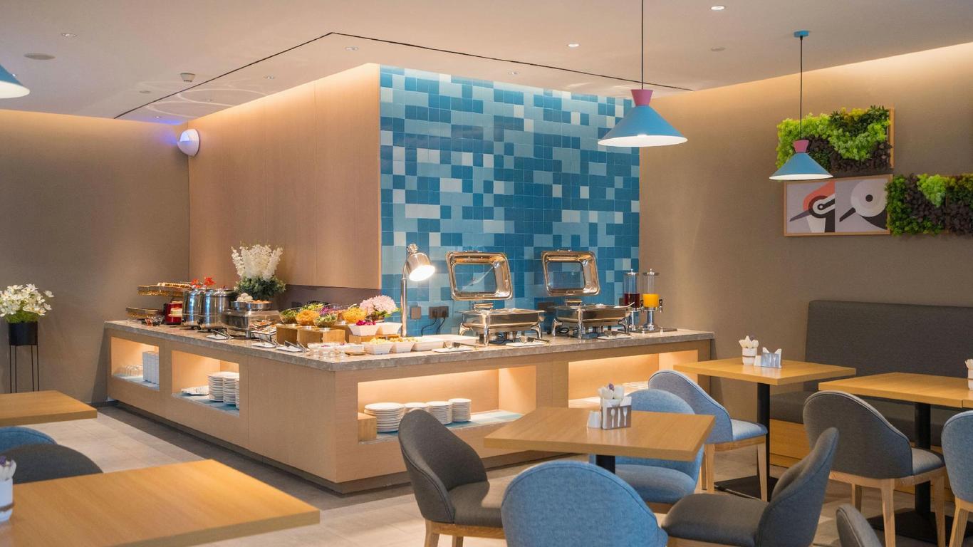 Home Inn (Urumqi Beijing South Road Railway Bureau Metro Station)