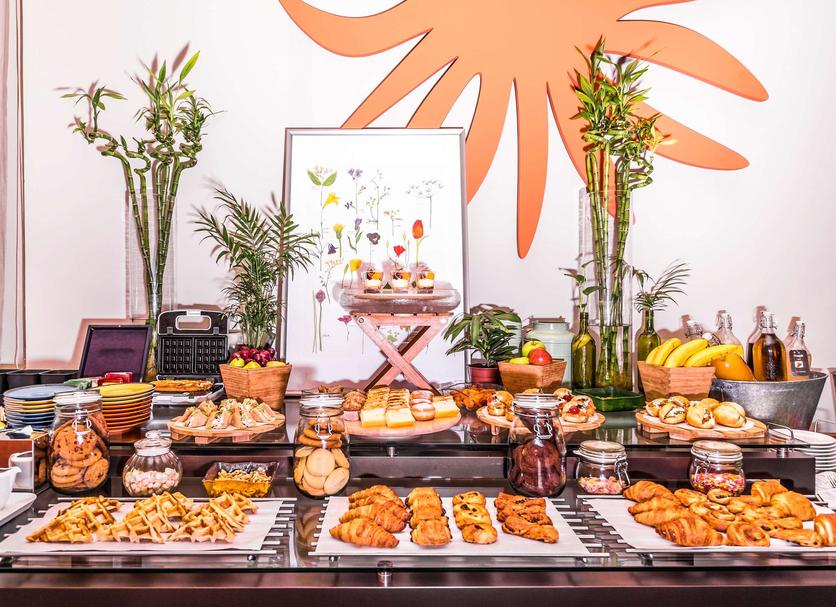 Buffet Photo
