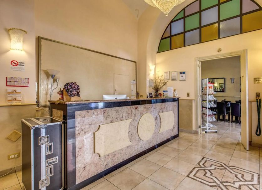 Front desk Photo