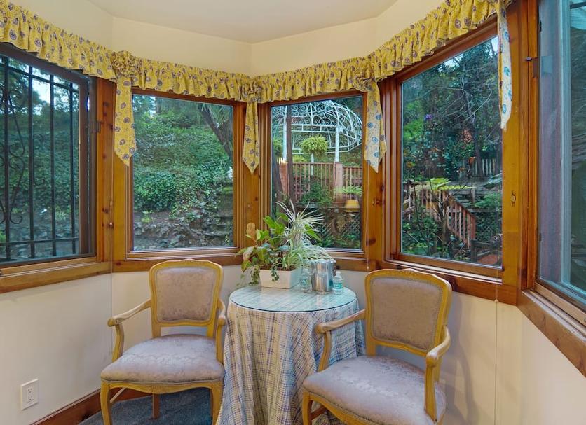 Dining room Photo