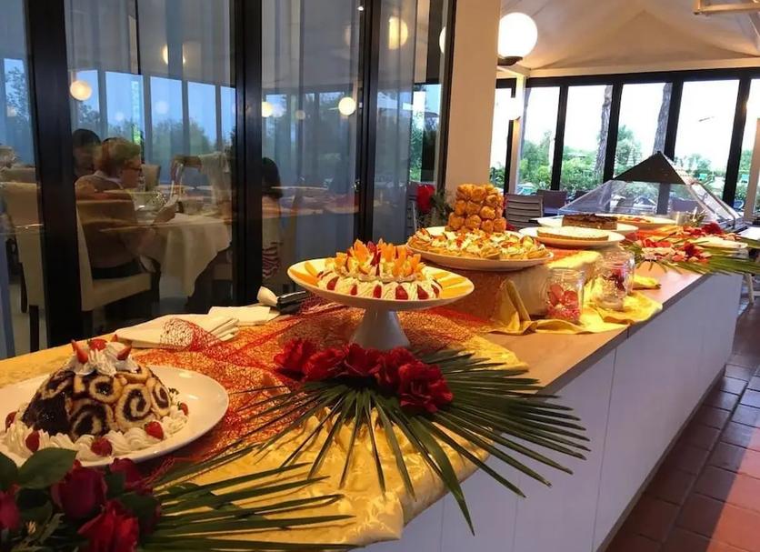 Buffet Photo