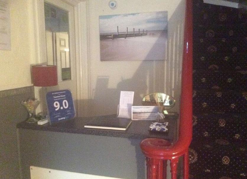 Front desk Photo