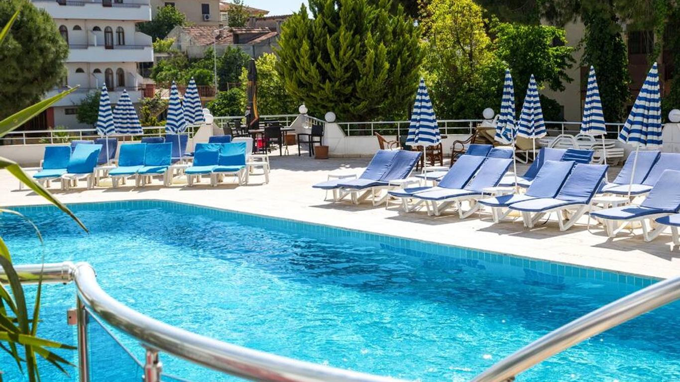Ponz Hotel