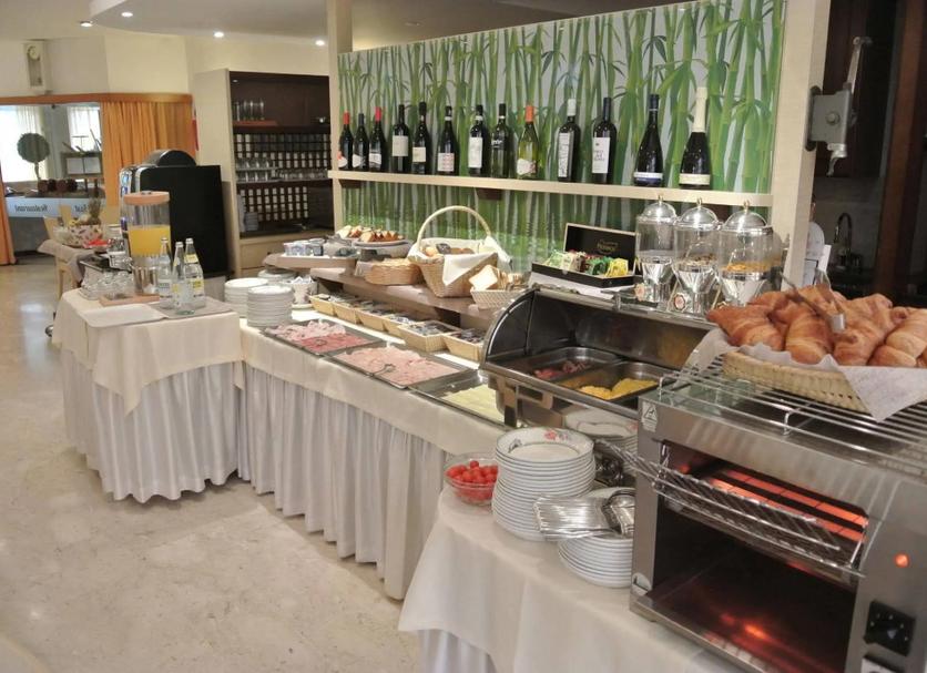 Buffet Photo