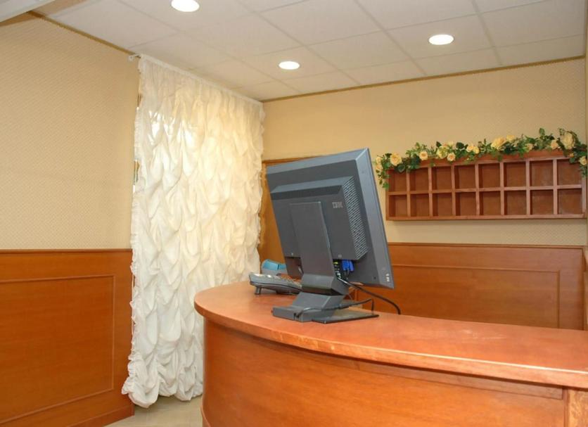 Front desk Photo