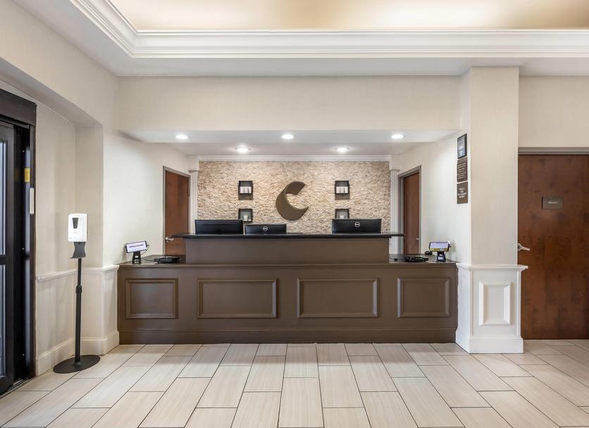 Front desk Photo