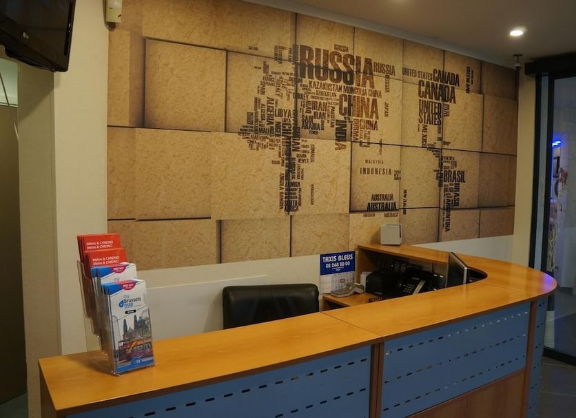 Front desk Photo