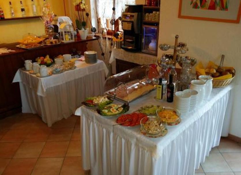 Buffet Photo