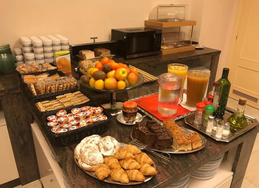 Buffet Photo