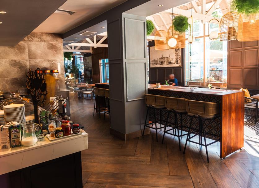 Restaurant Photo