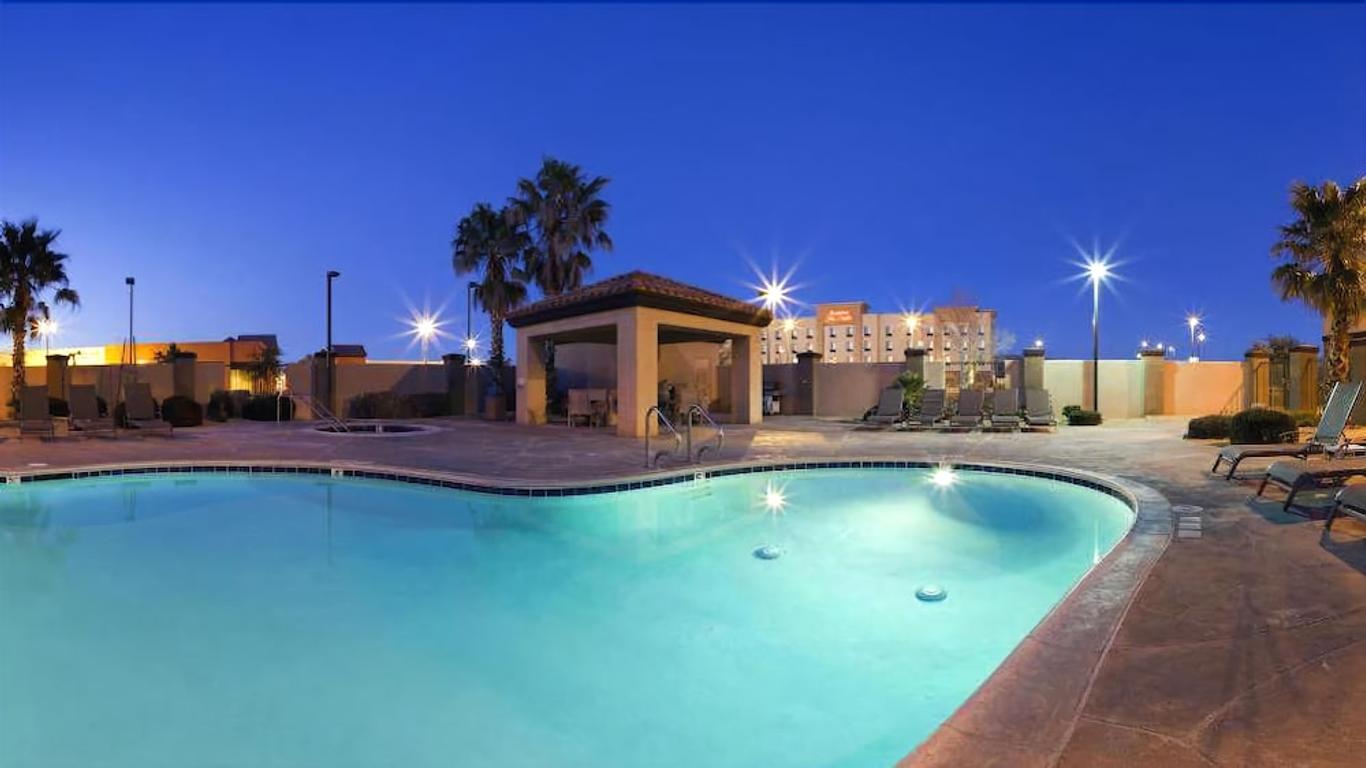 Holiday Inn Express & Suites Barstow-Outlet Center