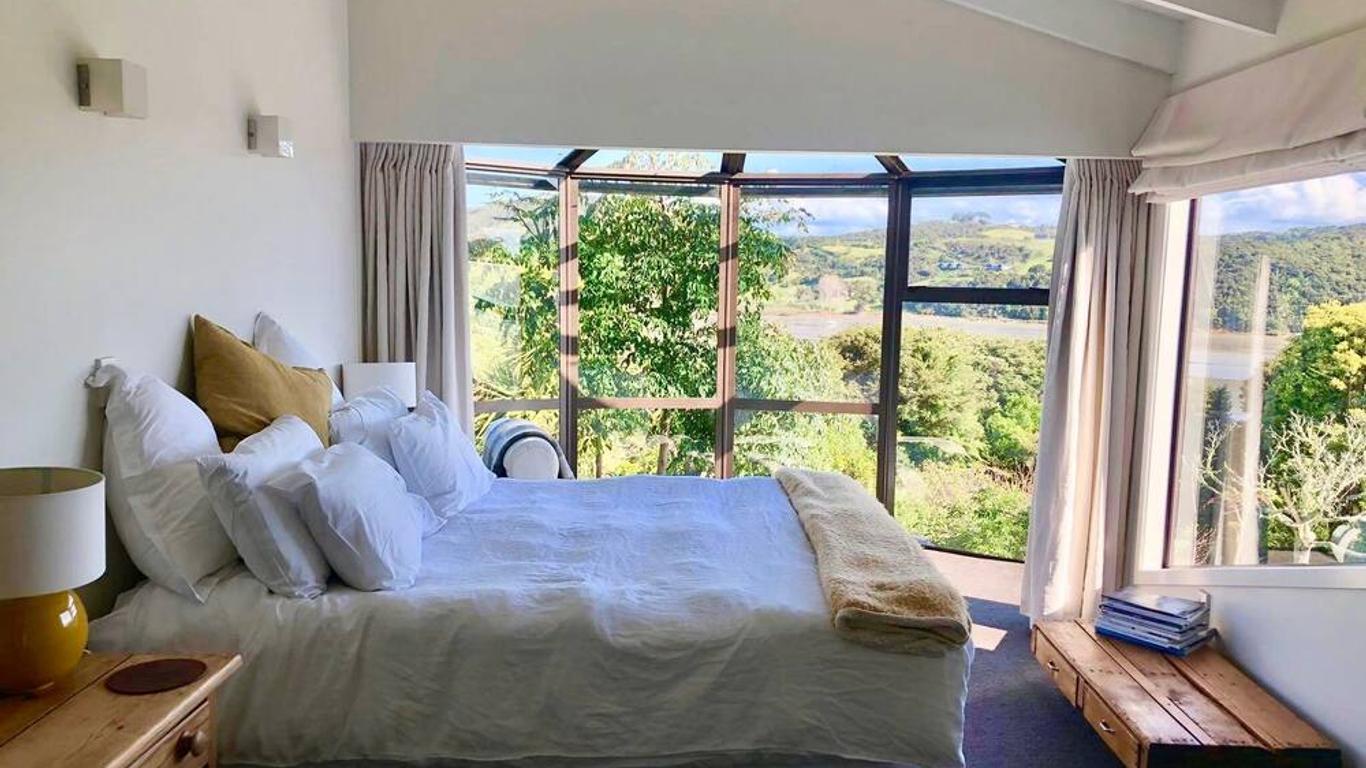 Le Chalet Waiheke Apartments