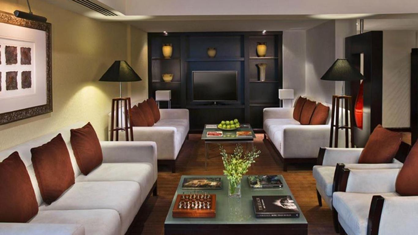 Grand Square Hotel
