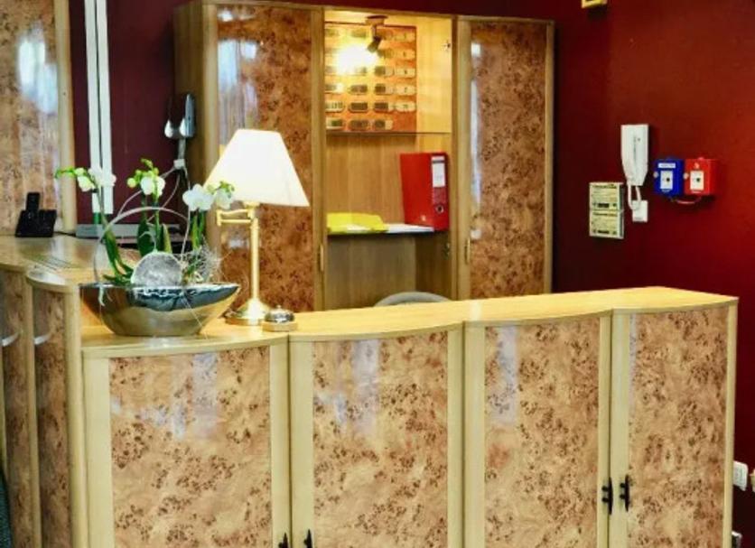 Front desk Photo