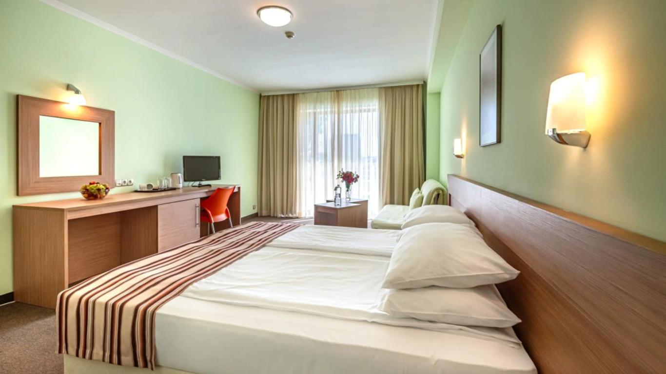 Jeravi Hotel