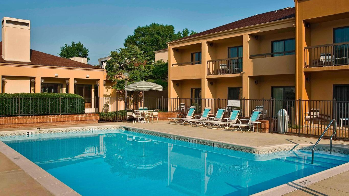 Courtyard by Marriott Richmond West