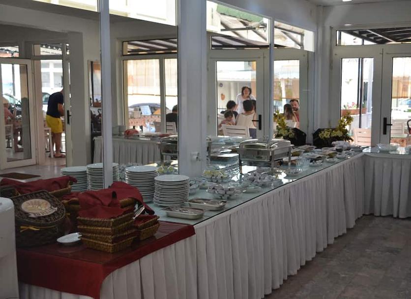 Buffet Photo