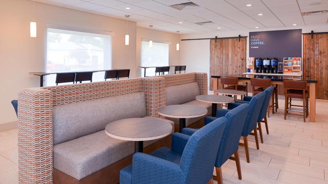 Holiday Inn Express & Suites Omaha - 120th And Maple