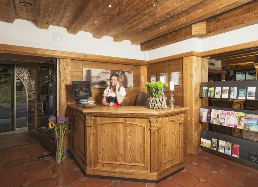Front desk Photo