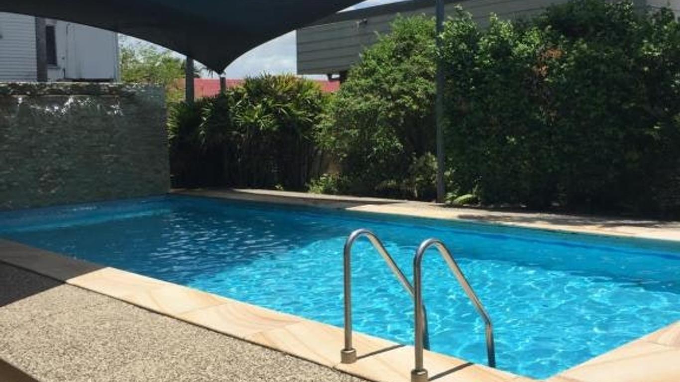 Country Plaza Motor Inn