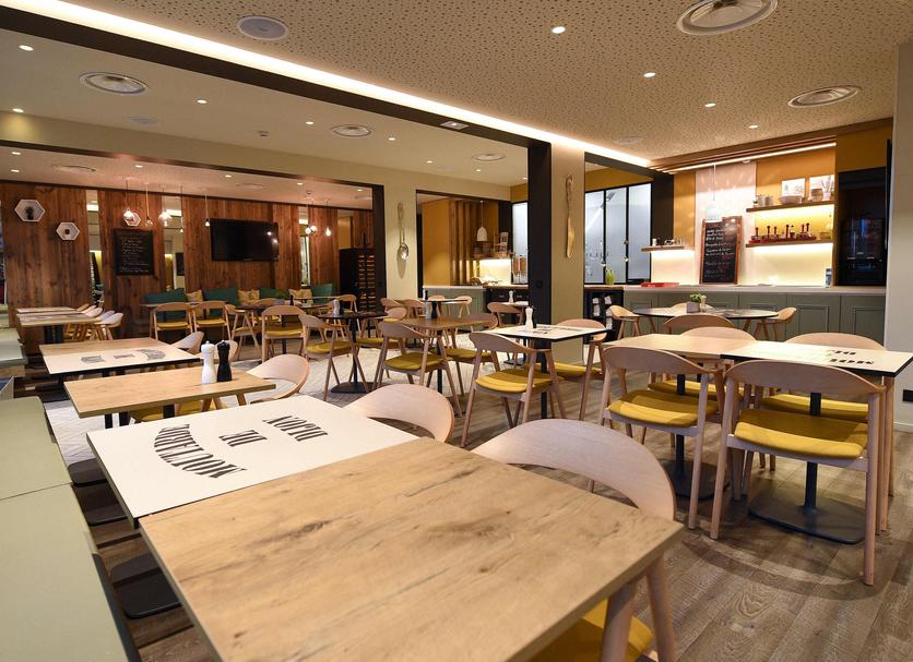 Restaurant Photo