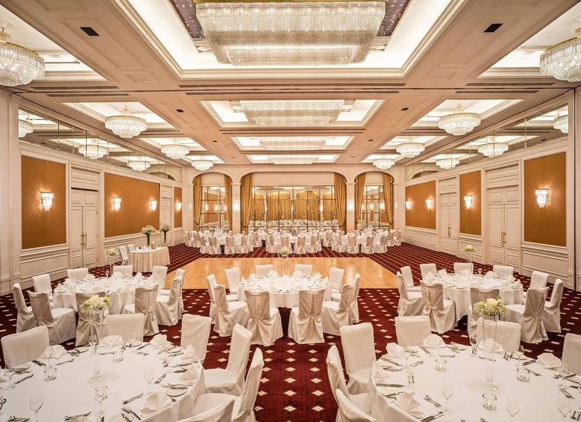 Banquet hall Photo