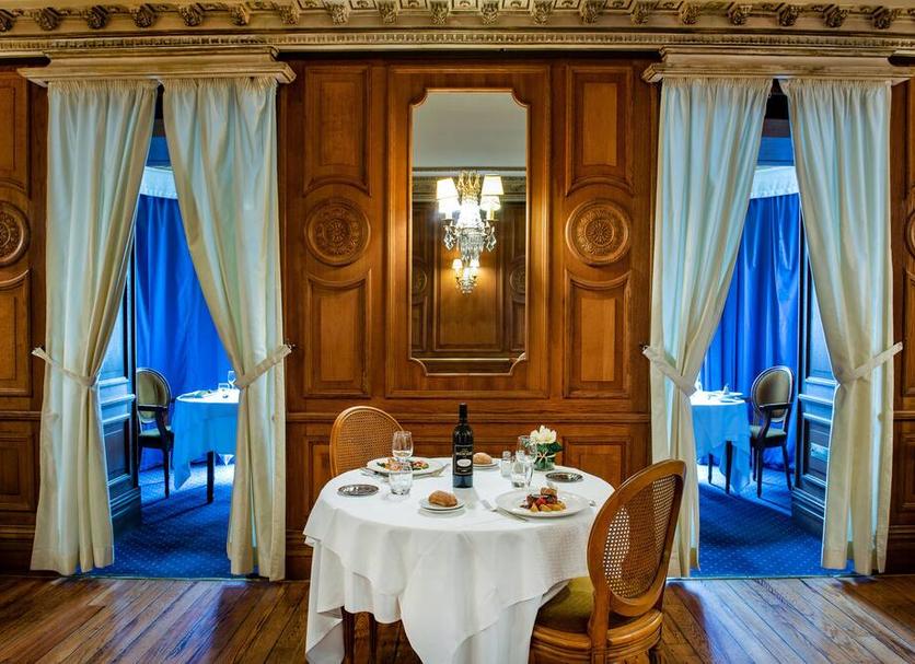 Dining room Photo