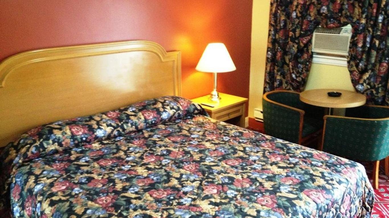 Parkway Motel