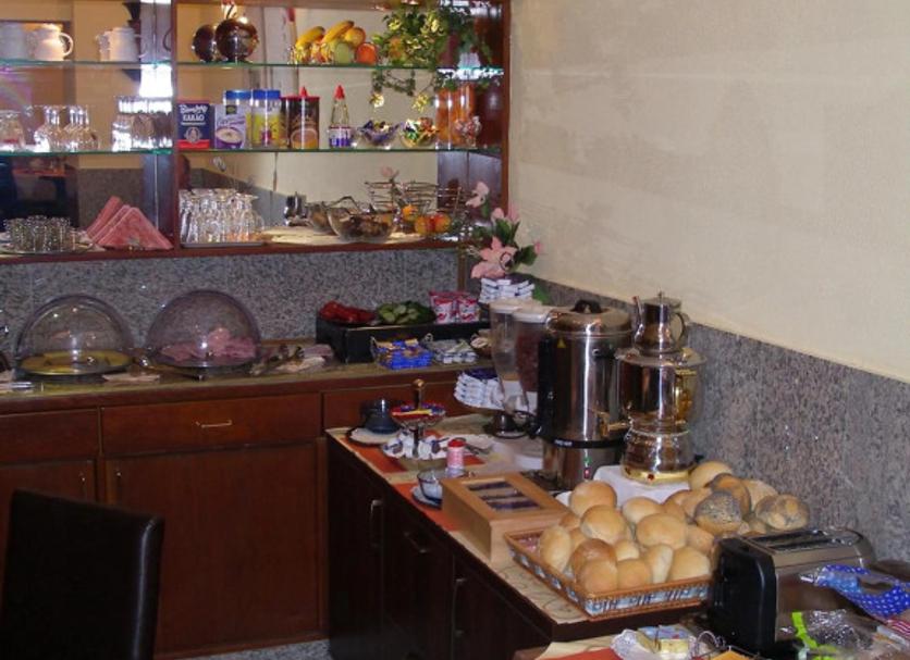 Buffet Photo