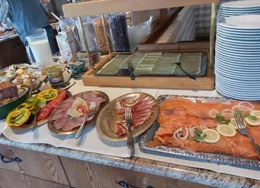 Buffet Photo