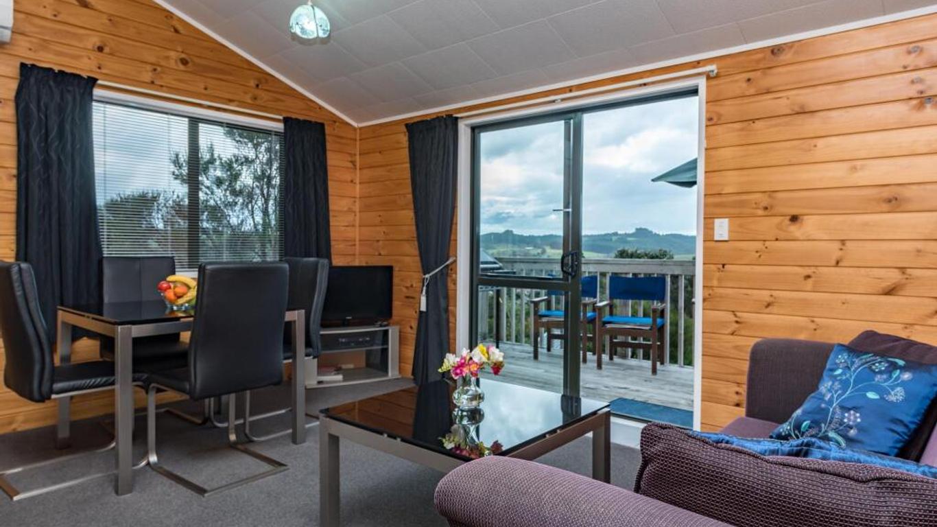 Sunseeker Cottages Motel