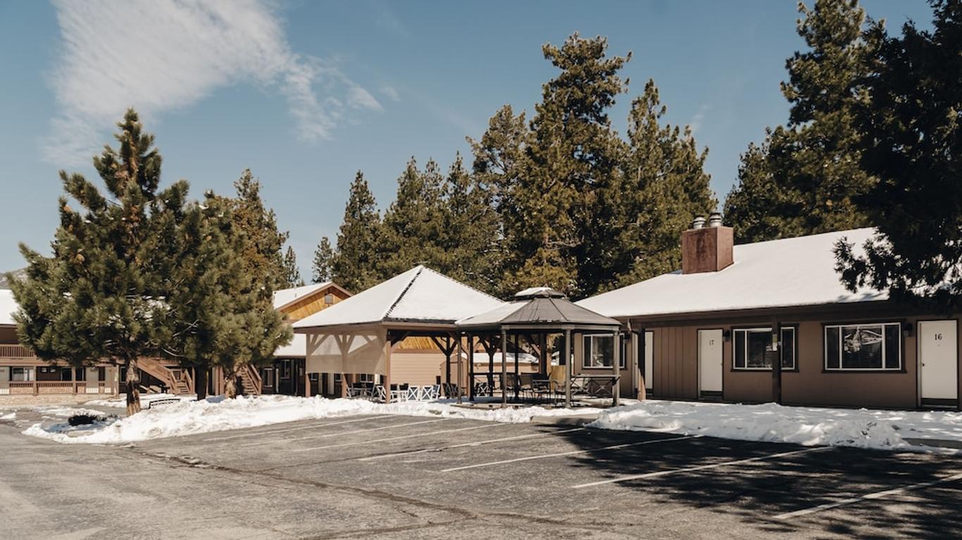 Vintage Lakeside Inn