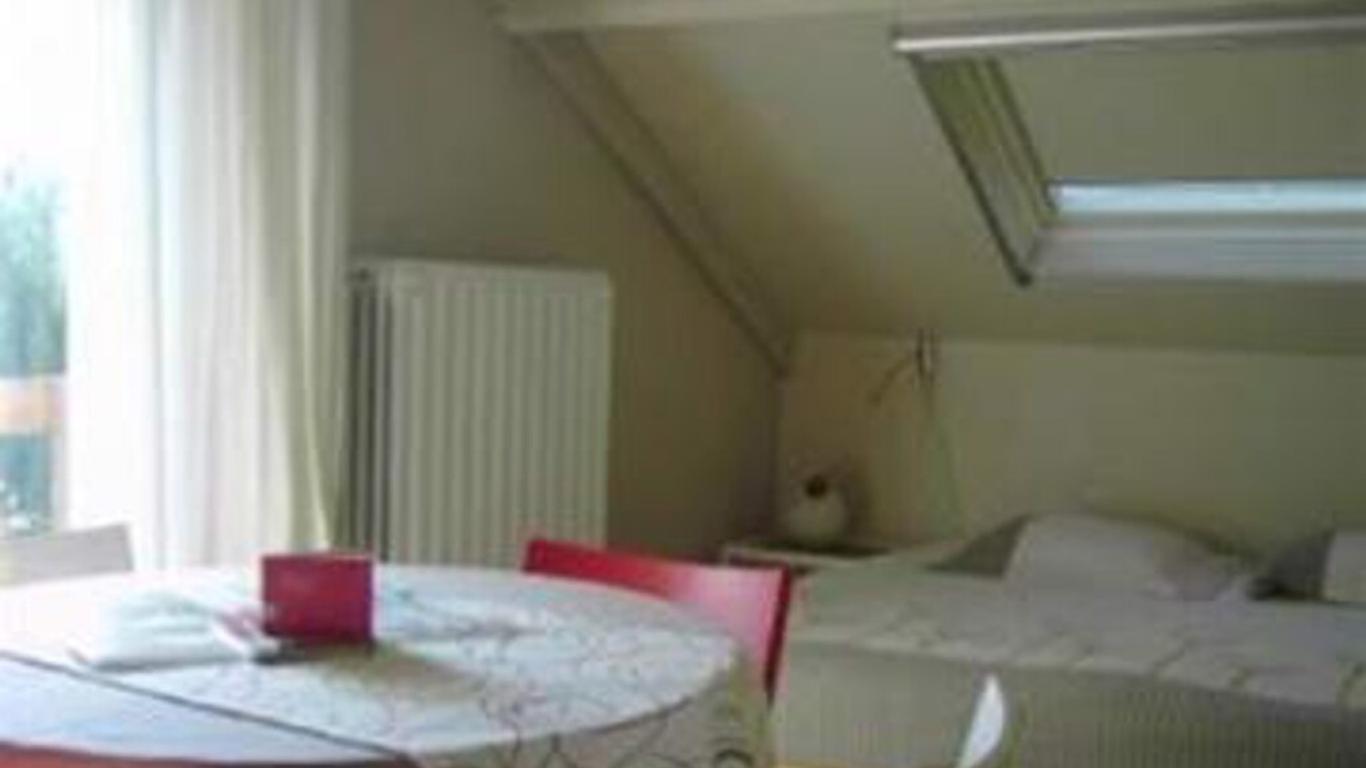 B&B Roseland