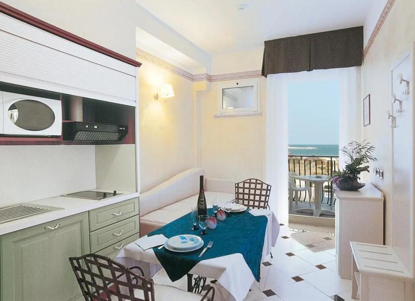 Dining room Photo