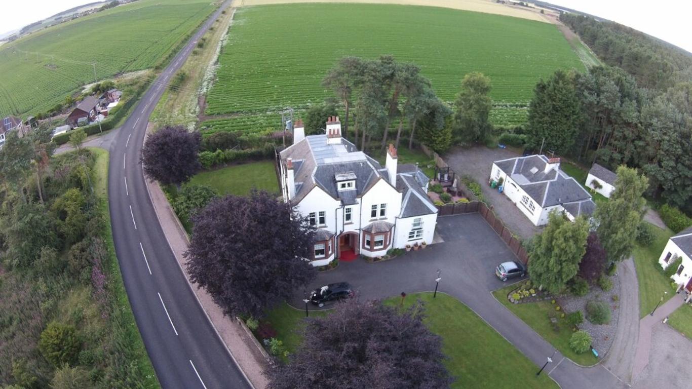 Pinewood Country House
