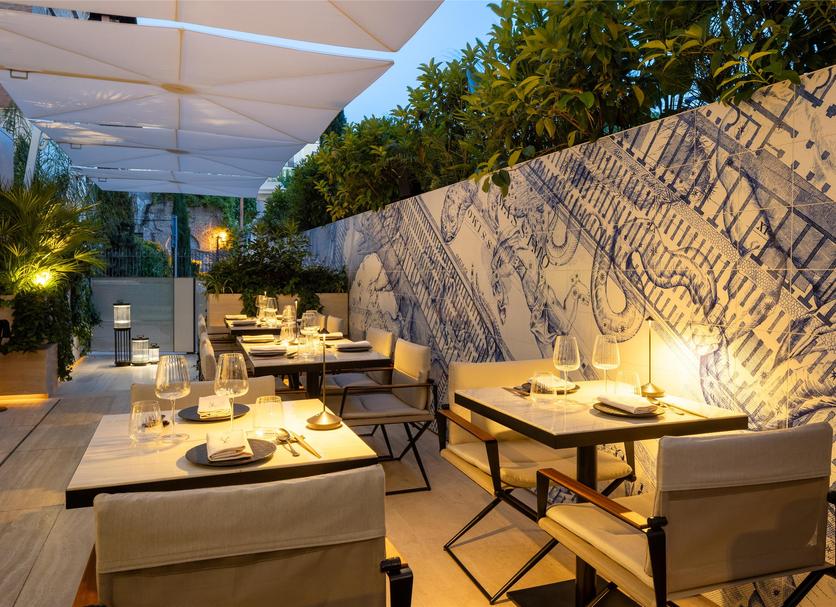 Restaurant Photo