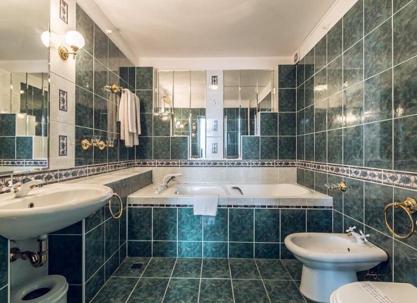 Bathroom Photo