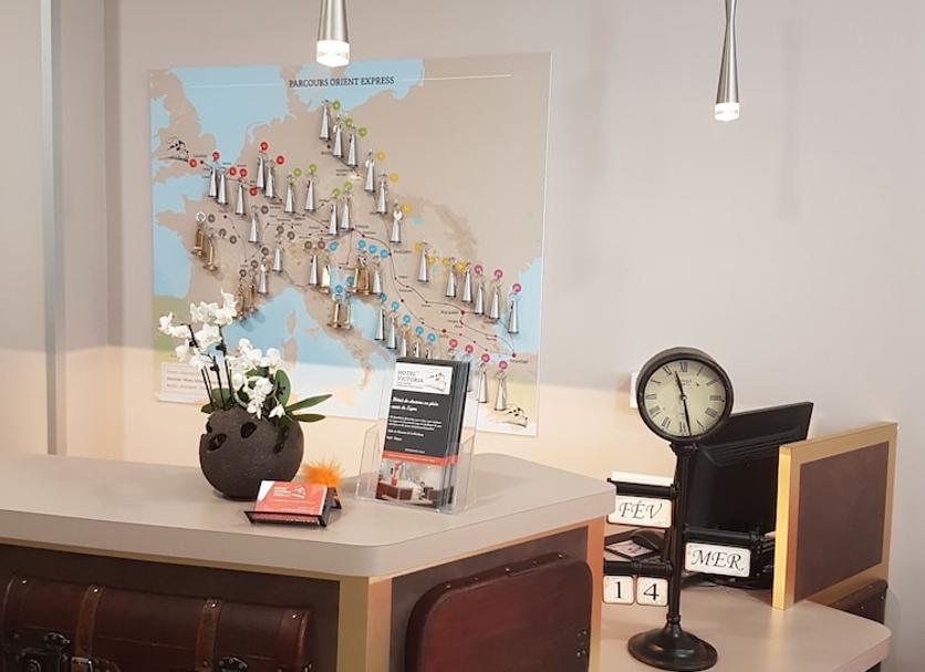 Front desk Photo
