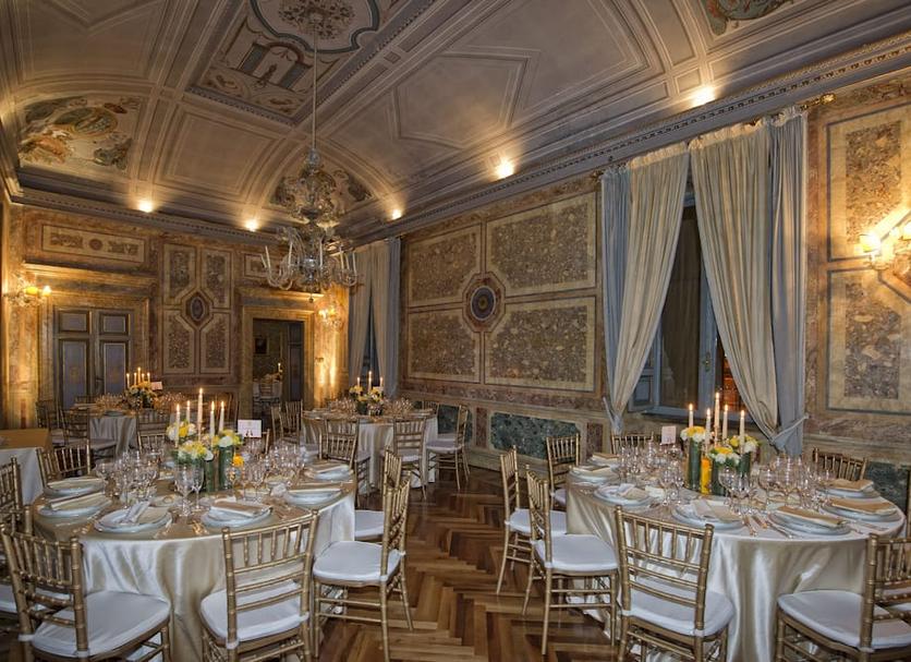 Banquet hall Photo