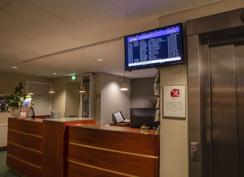 Front desk Photo