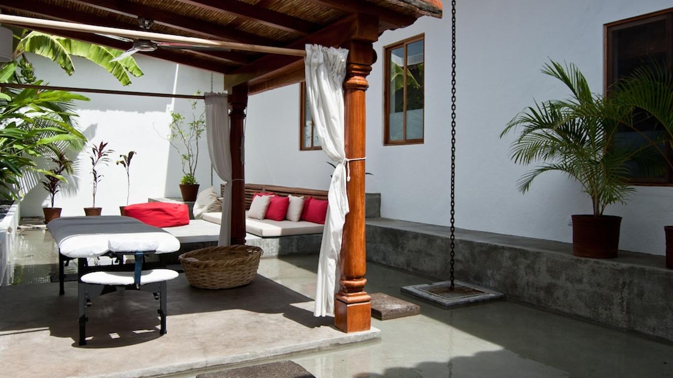Los Patios Hotel