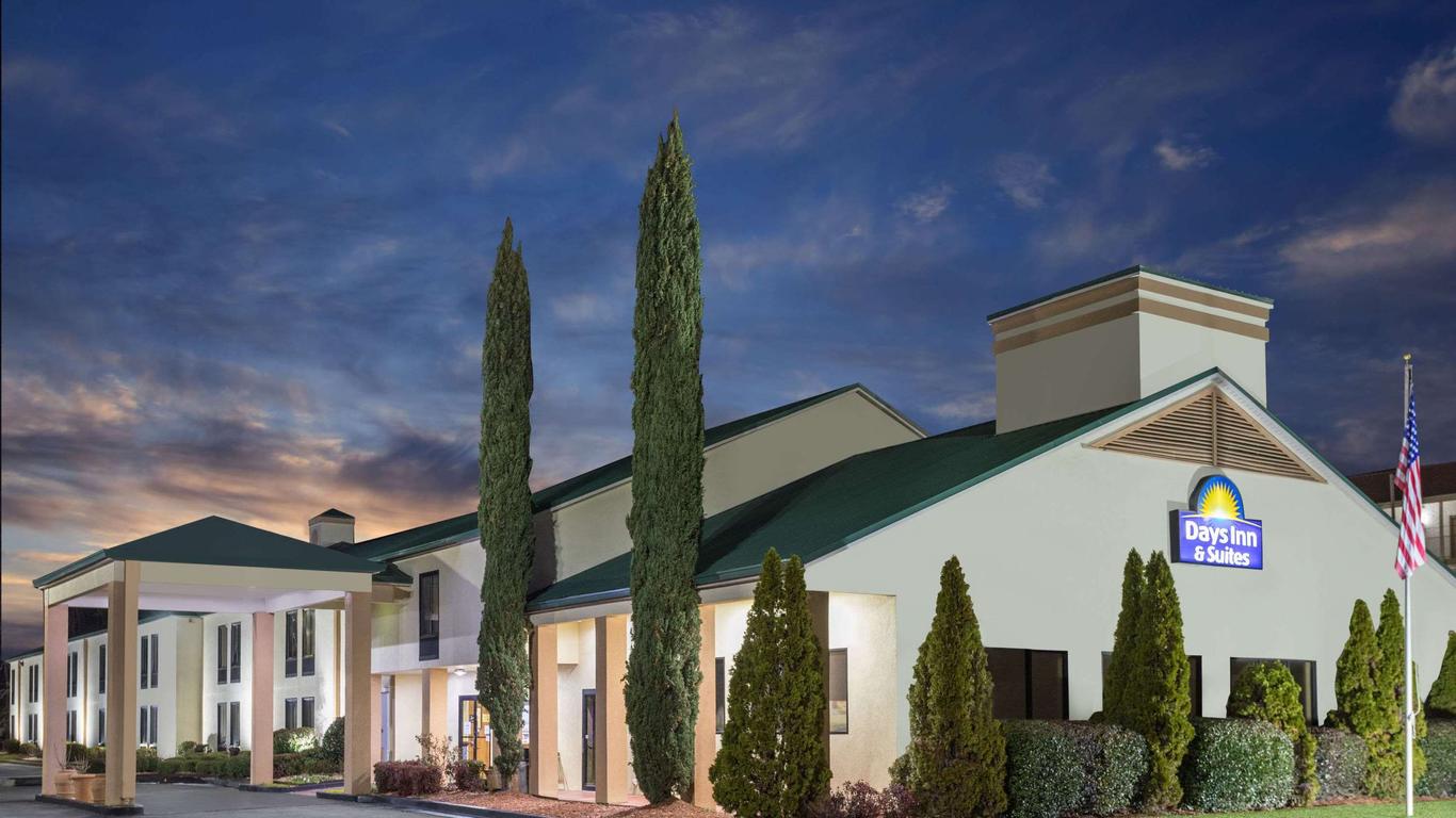 Days Inn & Suites by Wyndham Norcross