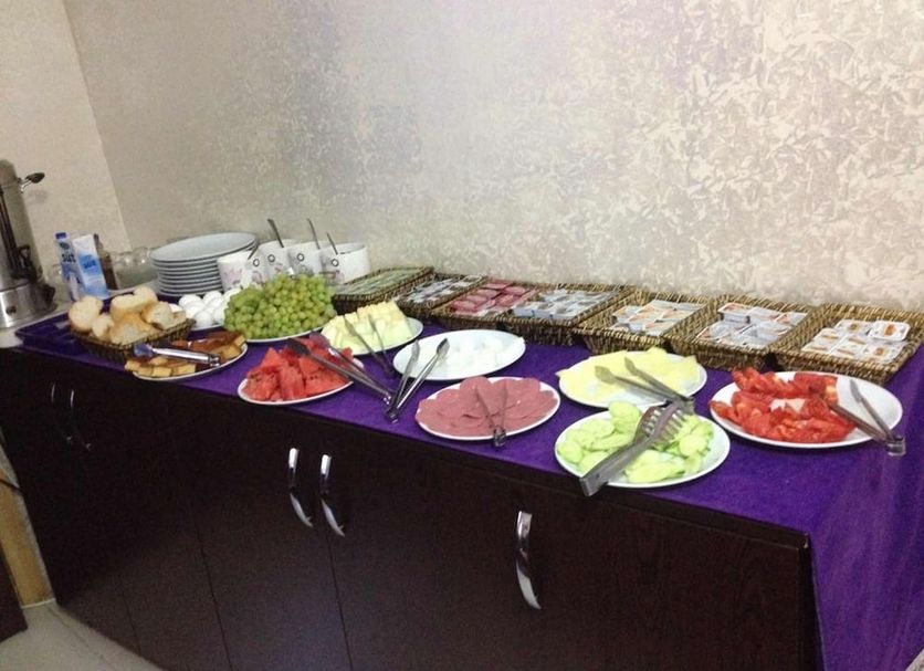 Buffet Photo
