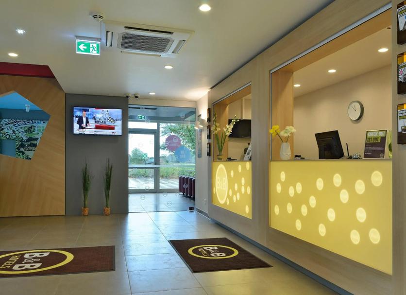 Front desk Photo