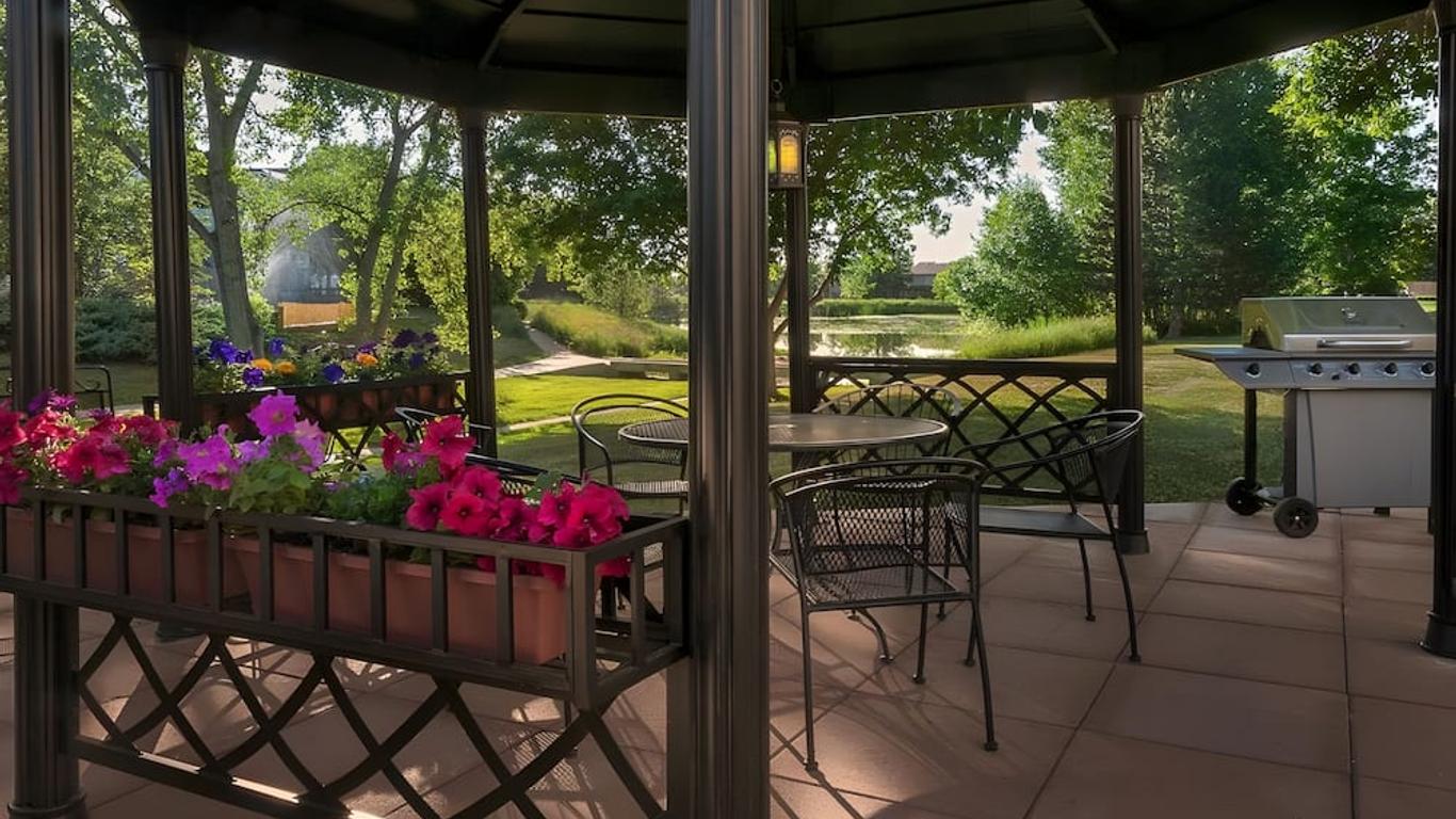 Boulder Twin Lakes Inn